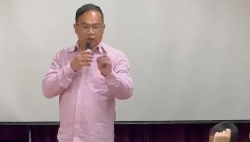 王義川對幼童洗腦「藍白修了3惡法」　網怒：一定要檢舉