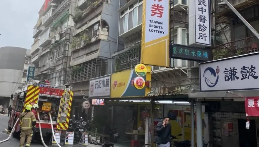 北市住宅火警！北投4樓公寓竄火煙　警消急灌救