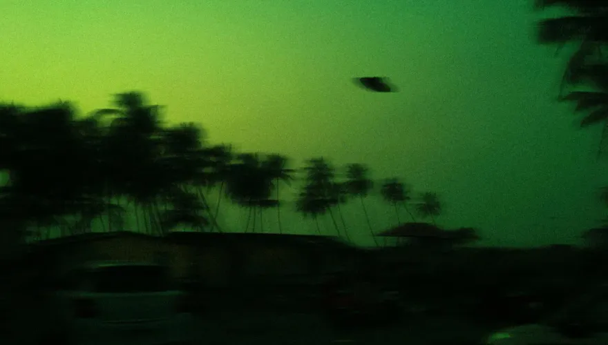 影/又見UFO？不明物體機翼下「咻」掠過　嚇傻美飛行員