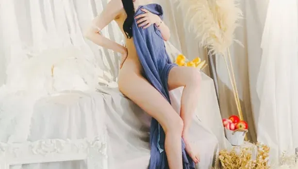 魔鬼身材全露！網紅艾瑞絲推寫真年曆　全裸辣照粉絲嗨爆