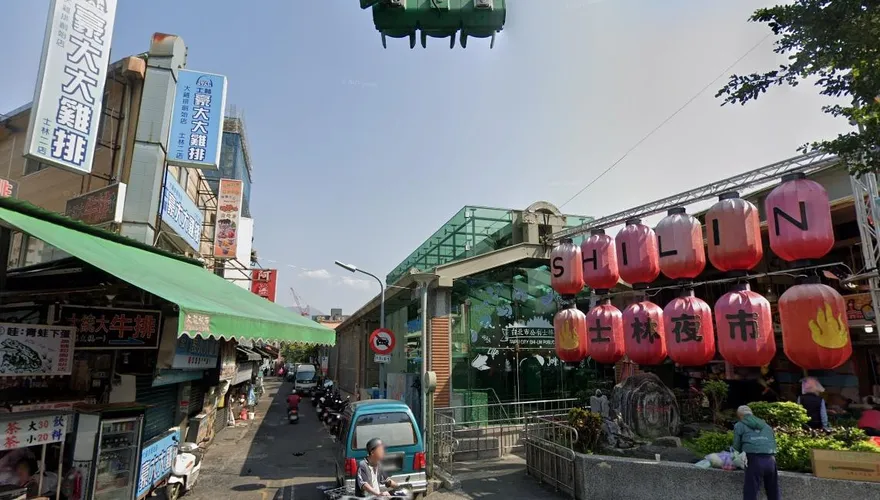 備料突爆高溫熱氣！士林夜市鐵板燒店女員工臉手慘燙傷