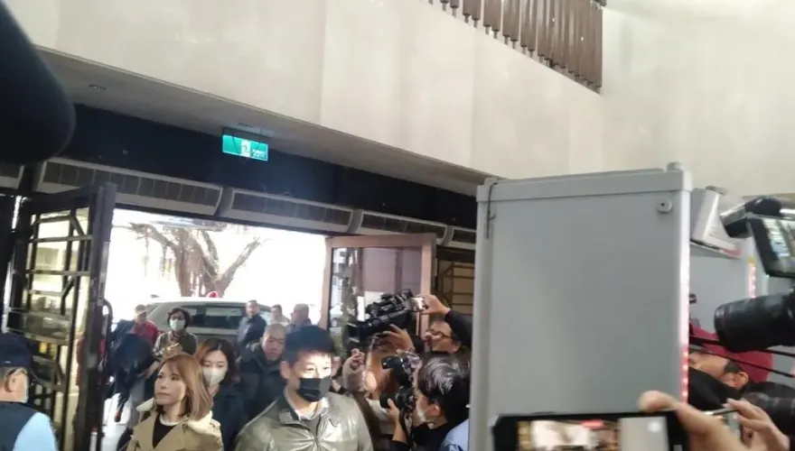 柯文哲起訴書曝光「募款小物抽佣業績」！帶貨王是她　網驚：太會賺了
