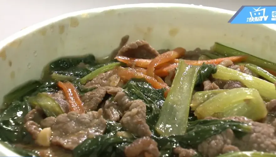崩潰！高雄羊肉燴飯被爆「吃到壁虎」　他一咬爆頭狂漱口