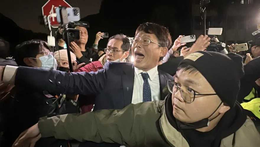 北檢爆推擠衝突！白委要求警方放民眾入場旁聽　怒嗆「戒嚴了嗎！」