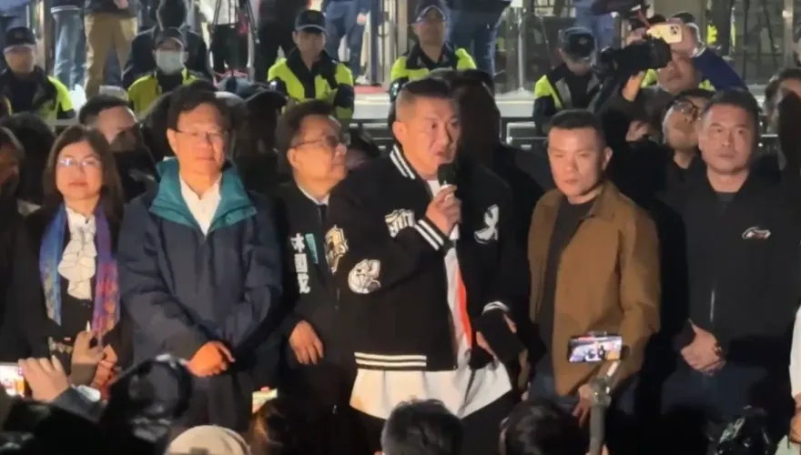 影/柯文哲3000萬交保！館長北檢外喊話小草「有你們是他最大的福氣」