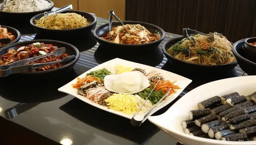 2陸女吃到飽餐廳「偷打包6公斤食物」　店員譏：來進貨？