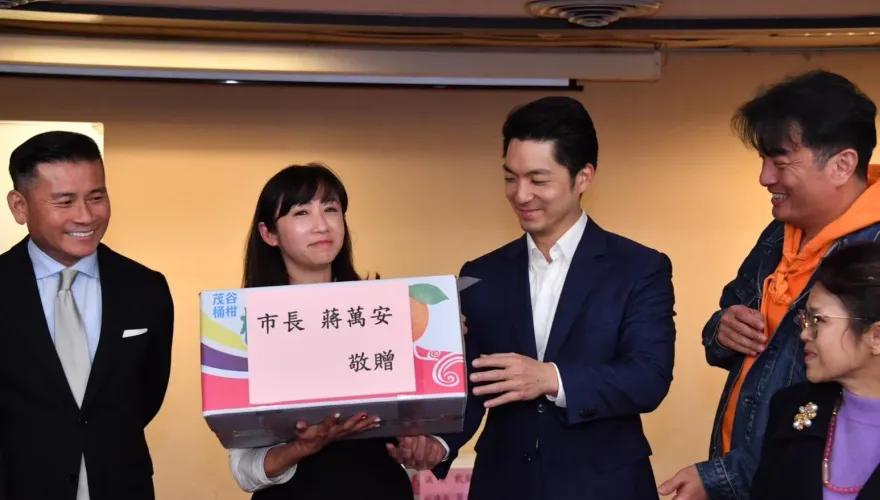蔣萬安送橘子　議員「交換禮物給決議」戲稱︰以為橘子回來