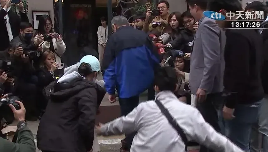 慘了！柯文哲過火爐跨錯腳還回頭　命理師：做個形式幫助不大