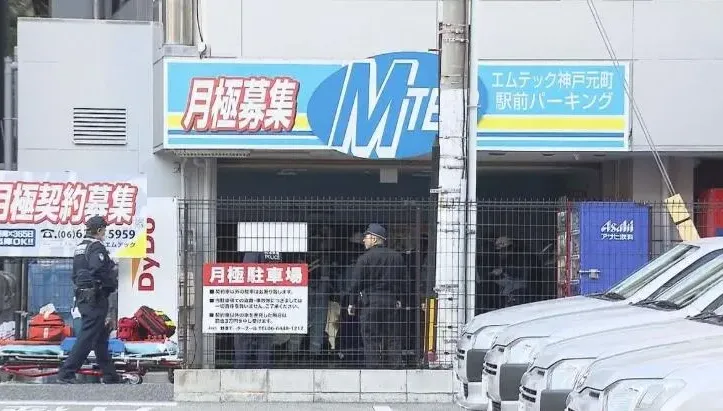 恐怖！日立體停車場汽車突從8公尺高墜落　2工人遭壓1死1傷