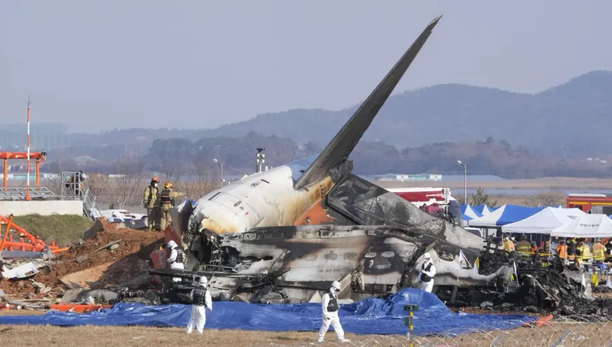 影/濟州航空事故乘客家屬機場焦急痛罵　女兒聞母死訊激動昏厥