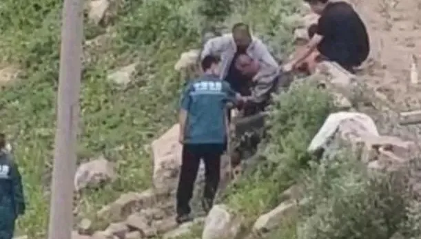 不滿修路「挖我家祖墳」　山西男持刀刺死官員