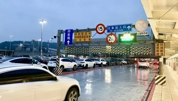 接送旅客注意！高鐵左營站5處科技執法明年啟用　違者開罰