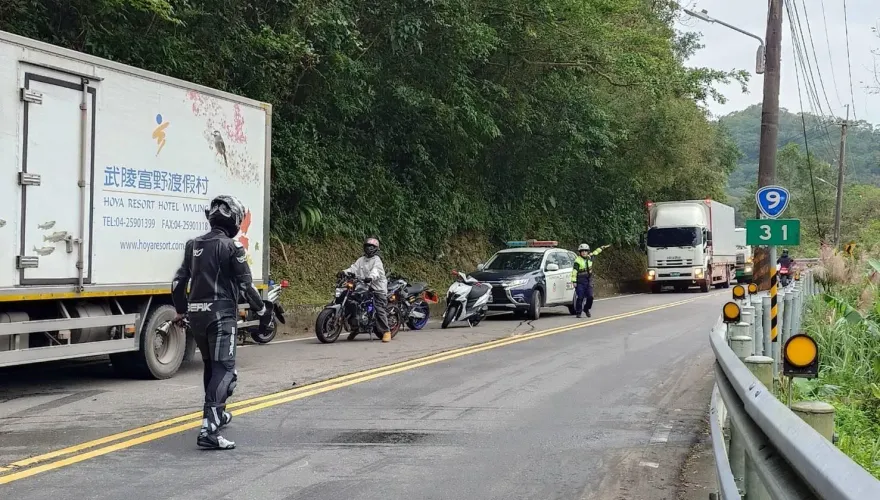 北宜31K騎車跑山！女騎士撞大貨車　全身擦傷送醫