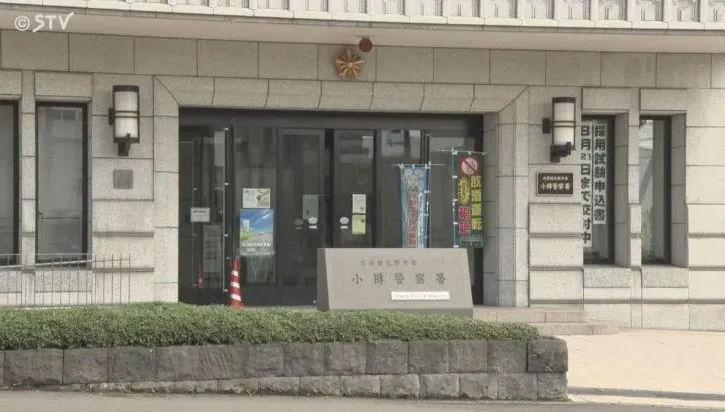 鐵頭功？陸籍男女小樽巴士站爭吵　他「頭擊撞破4面窗」遭逮捕