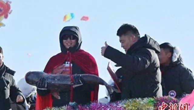影/搶好彩頭！吉林查干湖「頭魚」拍出540萬天價