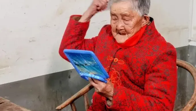 四川阿嬤迎接124歲生日　動作俐落手不抖最愛豬油拌飯