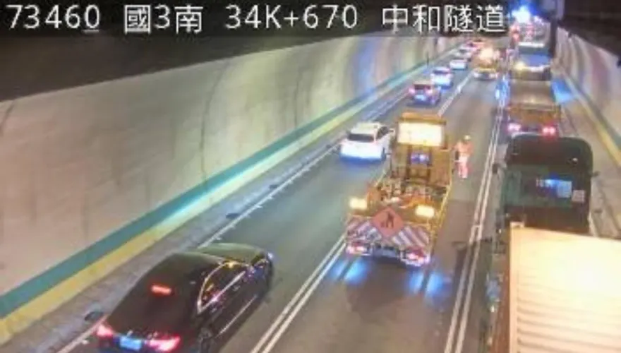 國3中和路段嚴重車禍！4大小車追撞釀紫爆、傷亡不明
