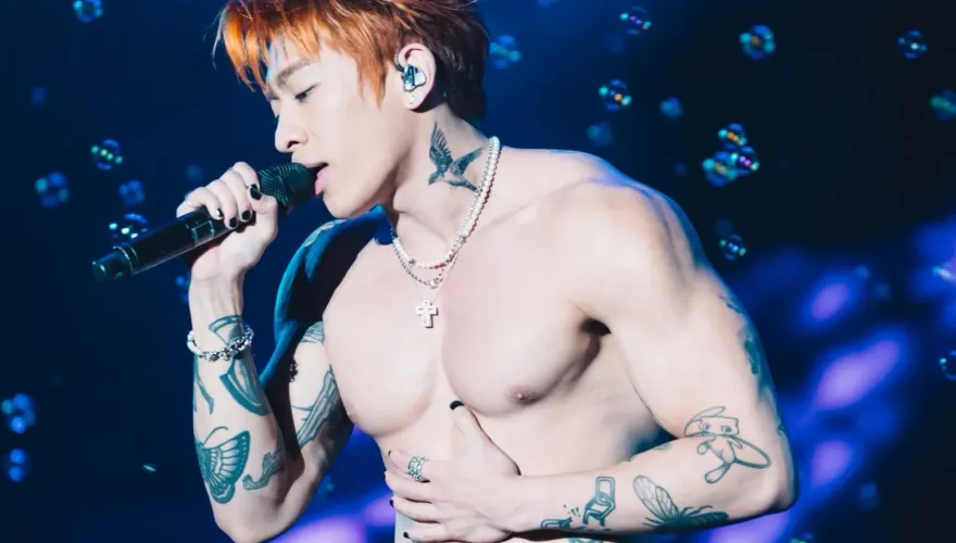 Tyson Yoshi無懼14度低溫「脫了」　大展「猛肌巨胸」