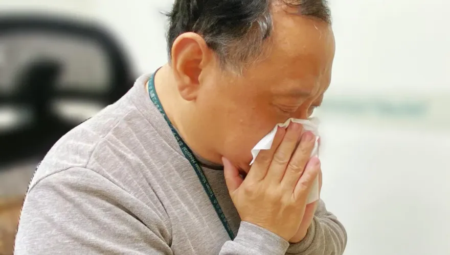 男「鼻涕倒流」5年凍未條！醫：多吃「秋葵、納豆」有助緩解