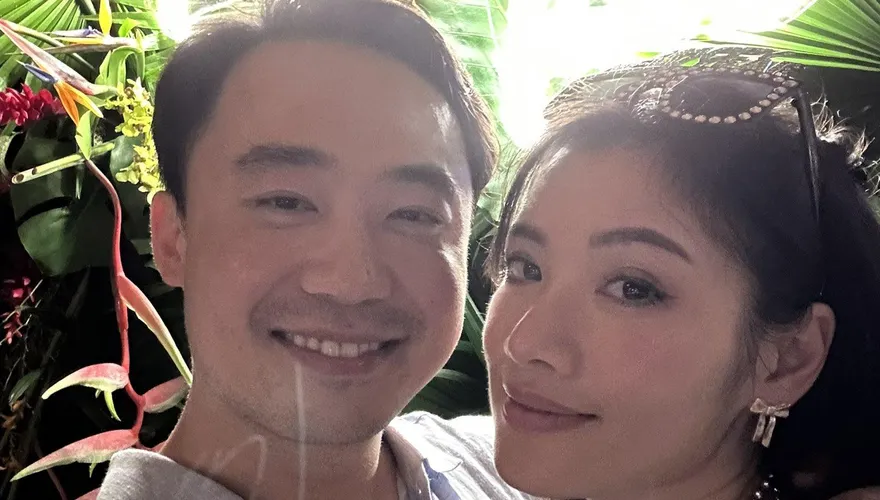 許惠瑜絕美正面照曝！薄瓜瓜甜摟愛妻賀年　被問蜜月他神回覆