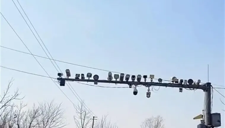 影/不是麻雀！山西驚見「一杆27個監控鏡頭」　網嘲：都是印鈔機