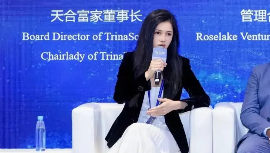 影/陸「最美光二代」登熱搜！曾與「華為二公主」同框