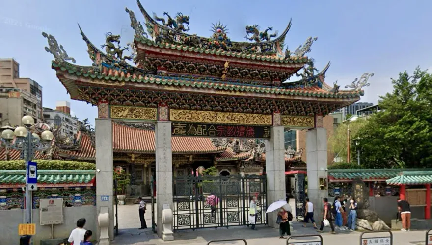 北市艋舺龍山寺拜觀音求平安　夜市小吃名店吃到爽