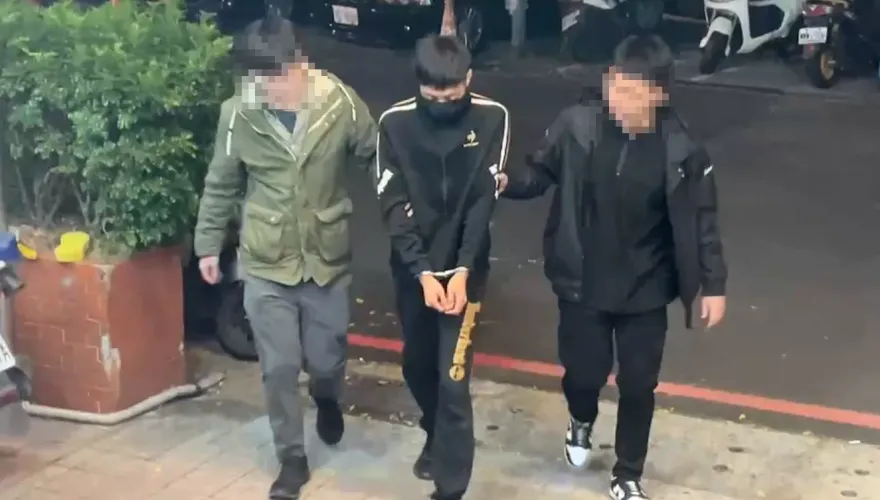 影/抓到了！永和男刀刺前妻「載走2歲童」逃逸　新莊商場落網