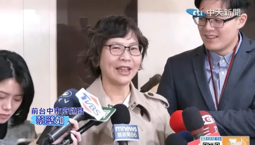 許富舜、鄭淑心輪番出來指控柯文哲　蔡壁如：做人厚道點