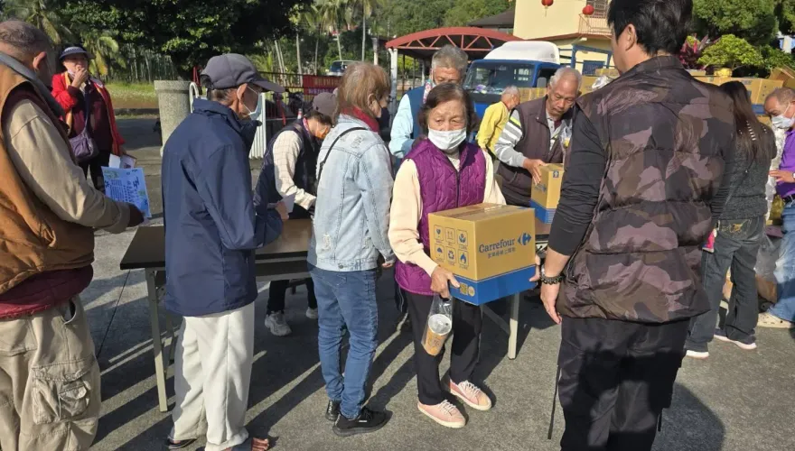 善心企業家鍾文智　美濃發物資助弱勢家庭過好年
