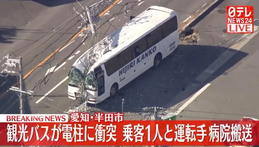 車頭「狠切兩半」！日本巴士衝撞電線桿　3傷送醫