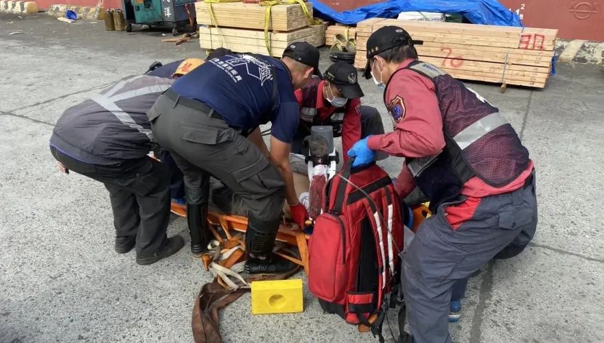 高雄港重大意外！船員遭纜繩擊中　頭部重創送醫不治