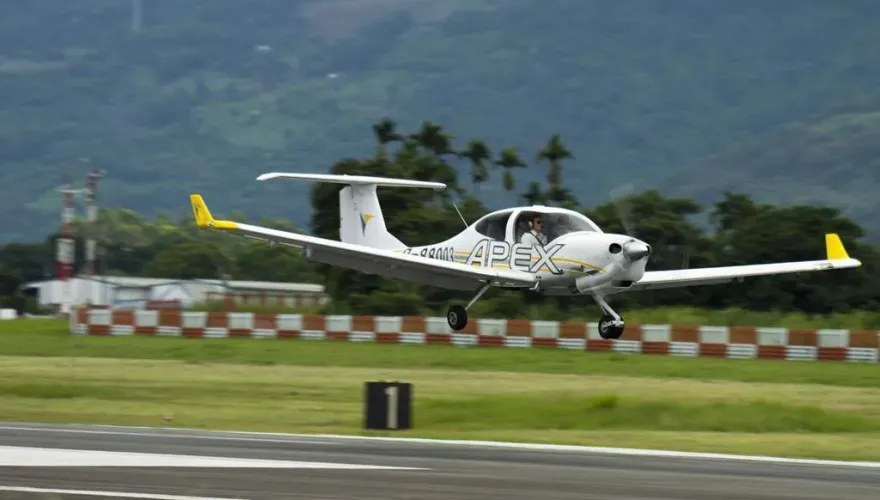 「認錯機場」安捷民航教練機誤闖佳山基地！空軍回應了