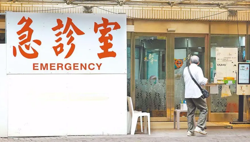 急診室大崩潰！插管患「躺地CPR」　醫嘆：徹底「接地氣」
