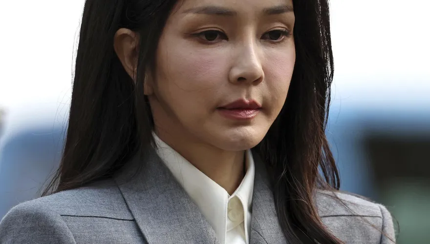 送金建希7萬迪奧包…韓統一教會今遭搜索　教徒「唱聖歌」示威