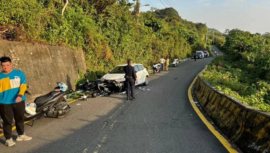 死亡車禍！高雄19歲男騎車彎道自摔　滑飛對向車道遭撞不治