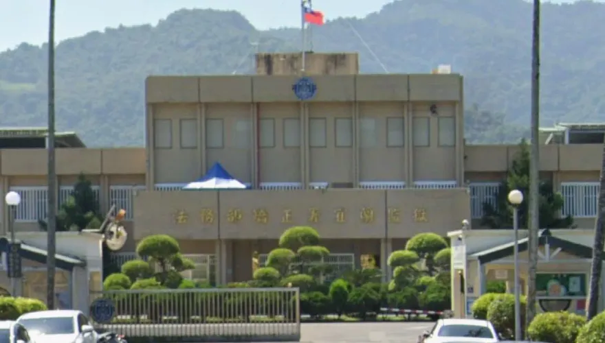 宜蘭監獄門口開槍！男子遭擄脫逃遭槍擊　臀部中彈