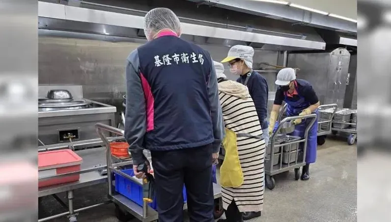 太離奇！基隆某國小「19人集體發燒嘔吐」　排除食物中毒