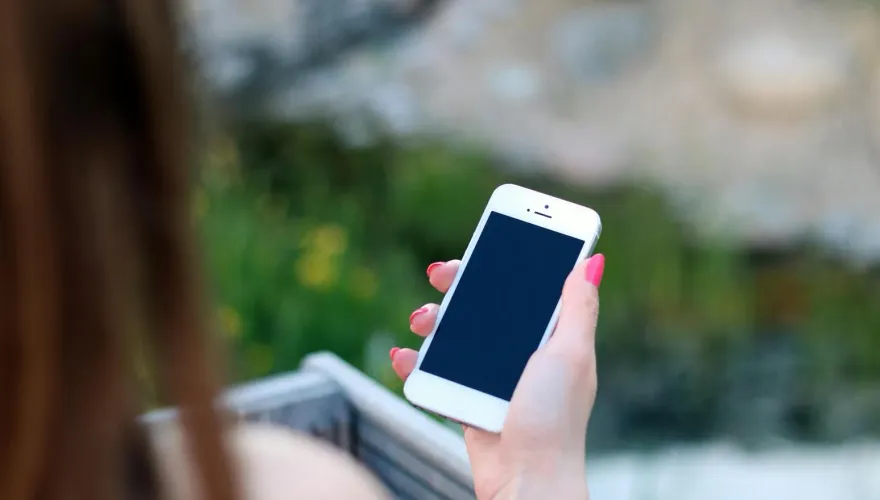 詭異的包包！綠委賴瑞隆妻掉iPhone　定位卻在藍營里長家巷口