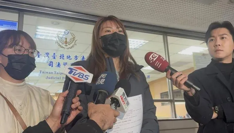 「理科太太」違反個資法出庭！前夫John淚灑：可能無法再見到兒子