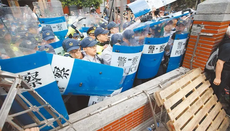 8成退警月領7.4萬被抓包說謊！銓敘部怪外界誤解  他1句轟爆賴政府