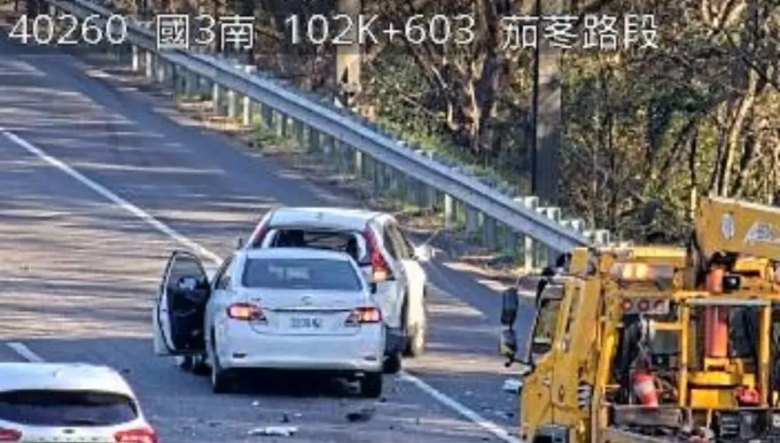 影/北返注意！國3北向102.2k追撞「消防隊都來了」