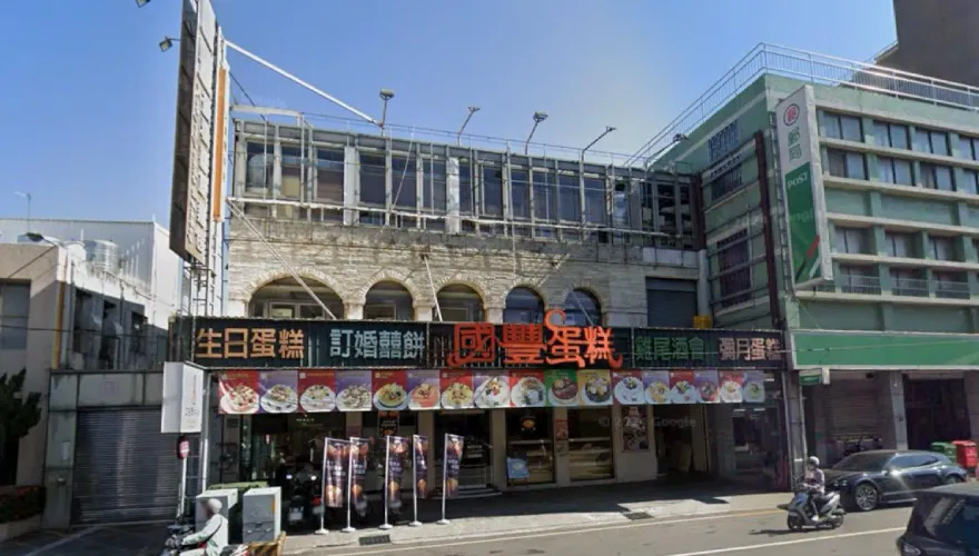 台中50年蛋糕老店驚傳意外　女員工右手遭夾「開放性骨折」