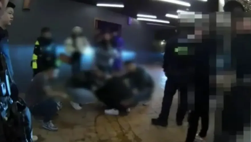 影/台中摩鐵KTV爆4人開打　見警察來竟硬拗「是在勸架」