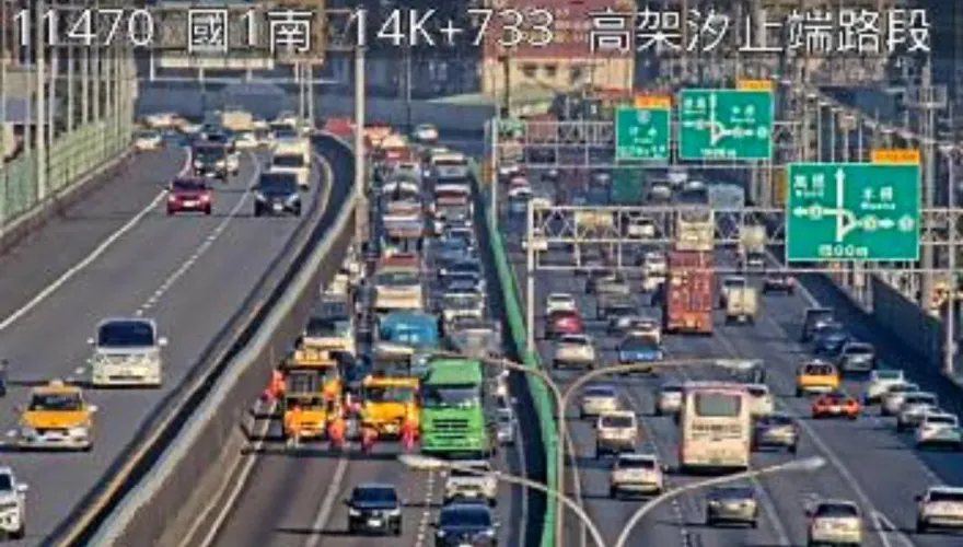 連環撞！國1汐止高架3大車追撞　塞爆時速剩10KM