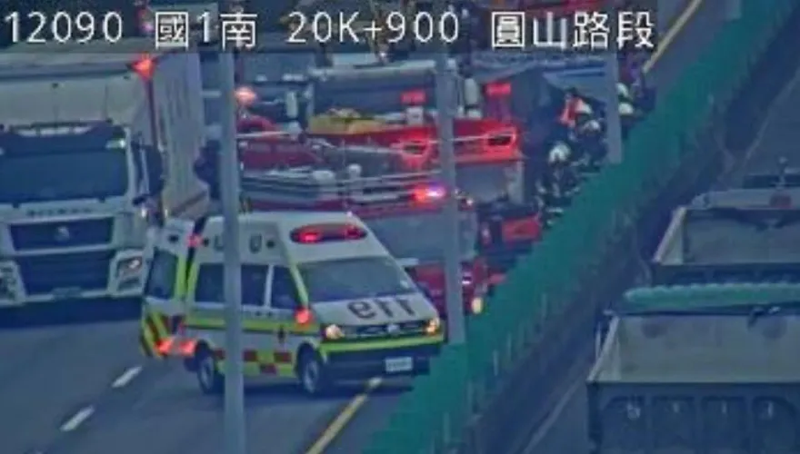 國道連環撞！圓山段貨車「載滿瓦斯桶」3車追撞　1人受傷