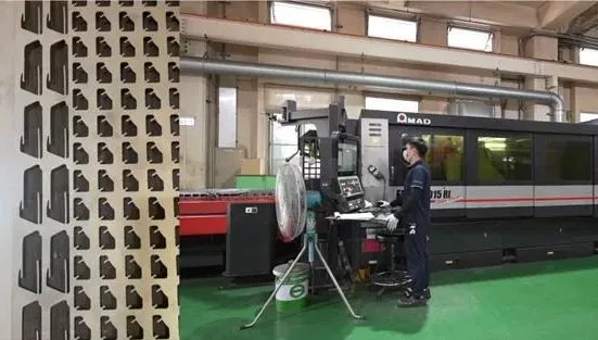 T1賽車模型展現板金技術極致工藝　台華精技導入AI強化實力獲各界肯定