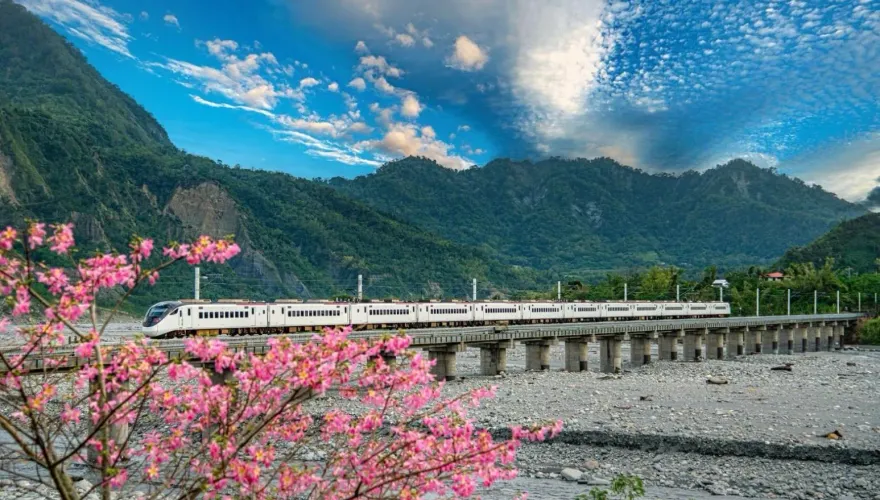 作伙來花東走春！好山好水「旅遊好優惠」　騎自行車盡享縱谷風光
