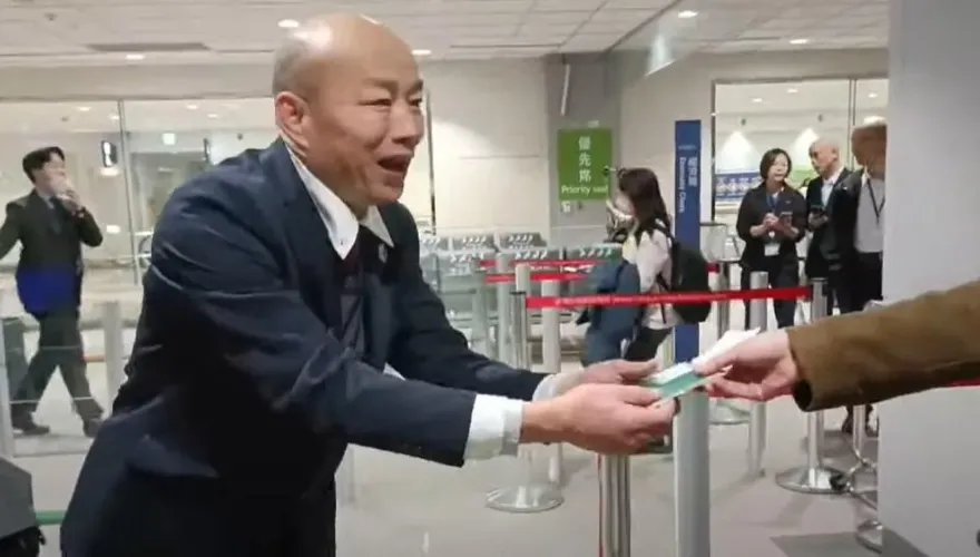 登機前突然找嘸護照　韓國瑜打趣：還以為我不想去美國了