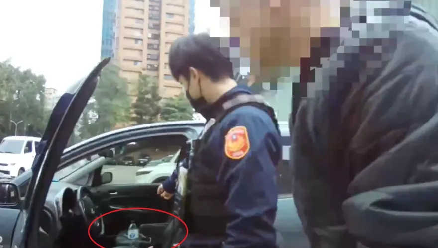 影/南港50歲工人車上暈倒　警關心竟抓包「海洛因反應」